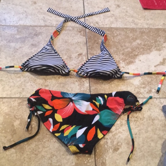 **Brand New Roxy Bikini** - Picture 5 of 5